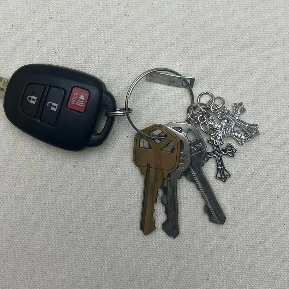 Y2k 2000s vintage style silver cross key chain